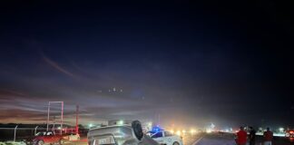 APARATOSA VOLCADURA EN CARRETERA A LA ALTURA DE LA TERRAZAS; abandonaron el vehículo