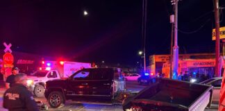 Tren impactó pickup en Meoqui; conductor salió ileso