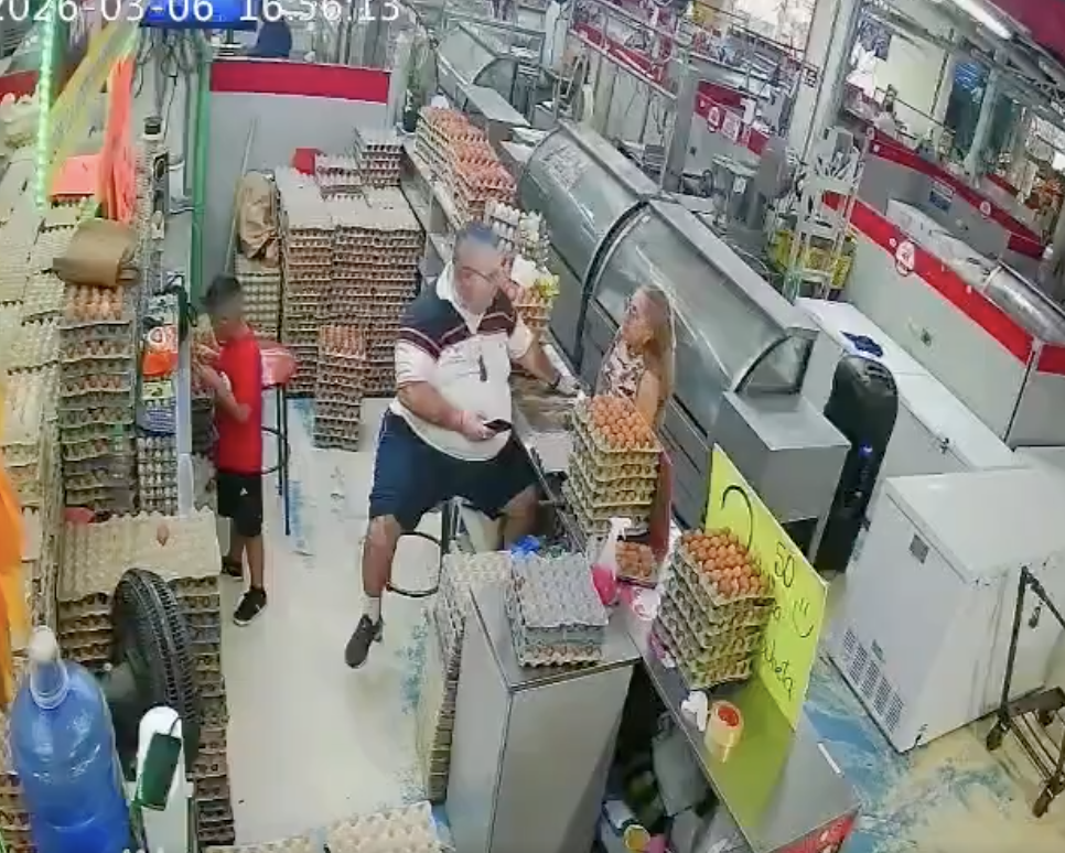 Ejecución en el Mercado: Asesinan a comerciante frente a su nieto; captan ataque en video