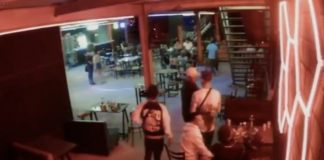 ¡A SANGRE FRÍA!: Captan en vídeo doble ejecución al interior de un local; hablaron con los sicarios antes del ataque