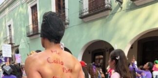 ¡EL ERROR QUE LE COSTÓ CARO! Supuesto «aliado» es exhibido en plena marcha por no pagar pensión