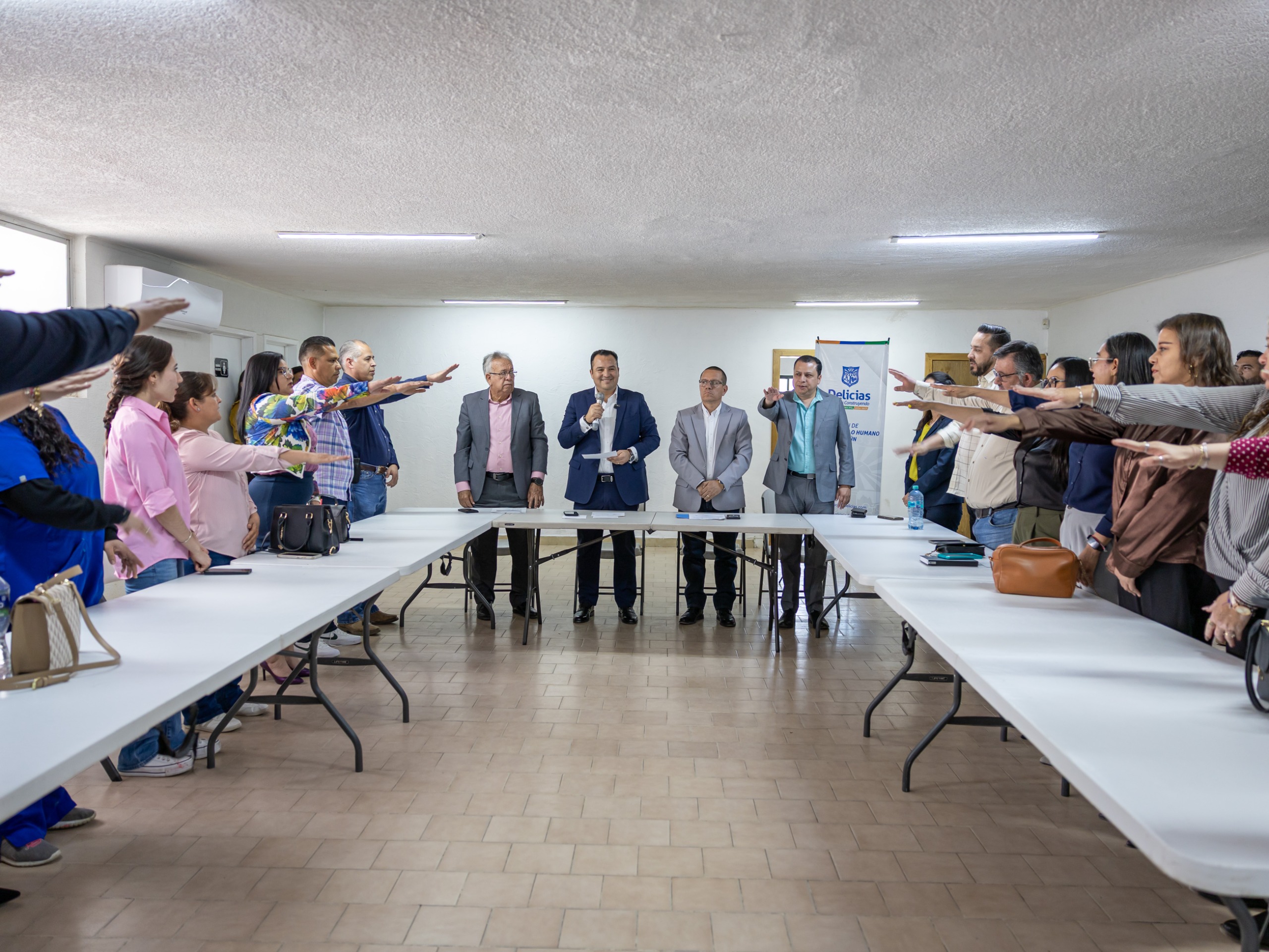Toma protesta alcalde Jesús Valenciano al Consejo Municipal de Participación Escolar en la Educación