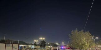 ¡TERROR FRENTE AL KÍNDER! Lo acribillan de al menos 7 balazos; sicarios en moto logran escapar