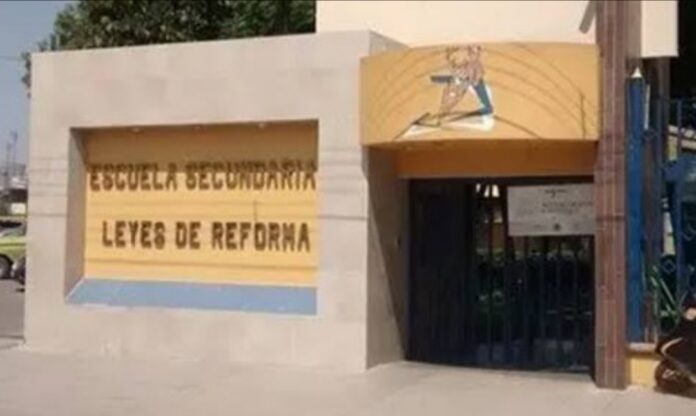 Nueva polémica en la Leyes de Reforma: Parefamilias denunciaron que no permitieron entrar a alumna con cabello teñido