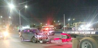 ¡ERROR DE $140 MIL PESOS! Camión urbano le cierra el paso a camioneta y provoca desastre en la Solidaridad