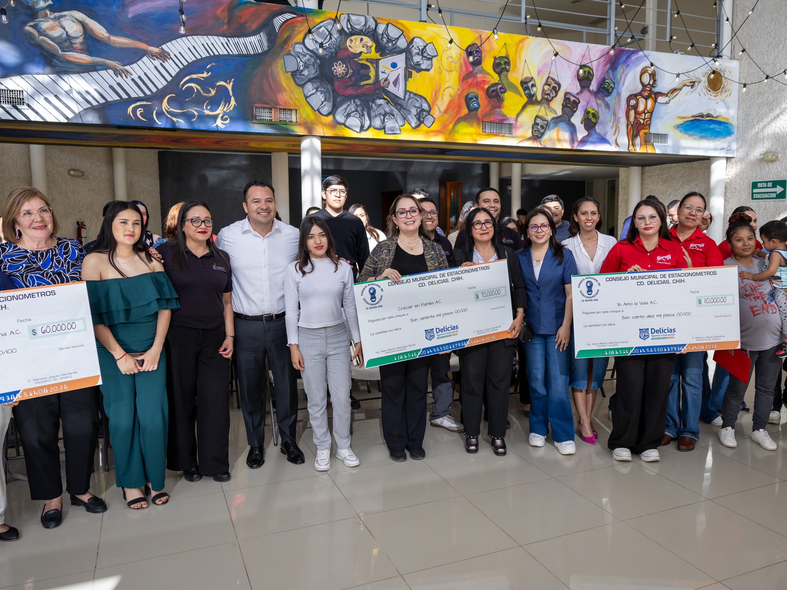 Entregan apoyos a asociaciones civiles desde Estacionómetros Delicias
