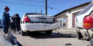 TRIPLE CHOQUE EN LA TIERRA Y LIBERTAD DEJA DAÑOS POR 300 MIL PESOS; auto se proyectó contra una vivienda