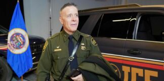 Greg Bovino, jefe de operaciones migratorias en las que murieron dos ciudadanos, se retira