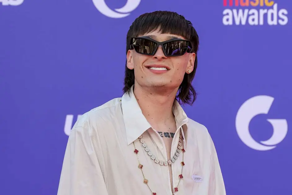 ¿Peso Pluma envió flores al funeral de “El Mencho”? La verdad detrás de la imagen que sacude a México