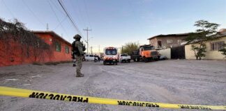 ¡LO EJECUTARON EN SU COCHERA!: Sicarios llegan en auto y lo asesinan a balazos; dispararon en repetidas ocasiones