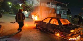 Queman taxi en segundo día de ataques contra transportistas en Acapulco