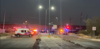 TRAGEDIA: CHOCA MOTO CONTRA EL TREN; un joven fallecido y la moto incendiada; ya lo identificaron