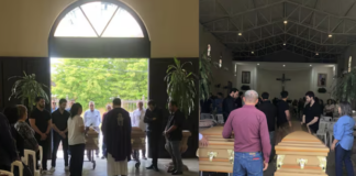 ¡TRAGEDIA FAMILIAR!: Fallecen padre e hijo tras aplicarse «suero vitaminado»; catean clínica y revelan fotos del operativo tras el doble deceso