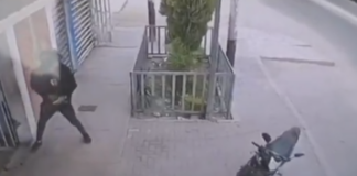 Sujeto ejecuta a hombre en plena calle; video lo capta «persignándose» antes del ataque