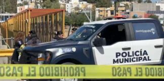 ¡FUERTE MOVILIZACIÓN!: Despliegan operativo por hallazgo de mensaje de amenaza en puente peatonal; revelan lo que decía