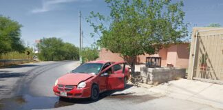 ¡Fuerte impacto en Delicias!: Choca contra muro en el Boulevard CONAI; revelan la causa mecánica y el costo de los daños