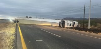 ¡BLOQUEO TOTAL!: Vuelca quinta rueda y paraliza la circulación hacia el sur; revelan tramo afectado y maniobras de rescate